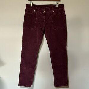 Plum corduroy Levi’s. Waist size 31. Great condition.